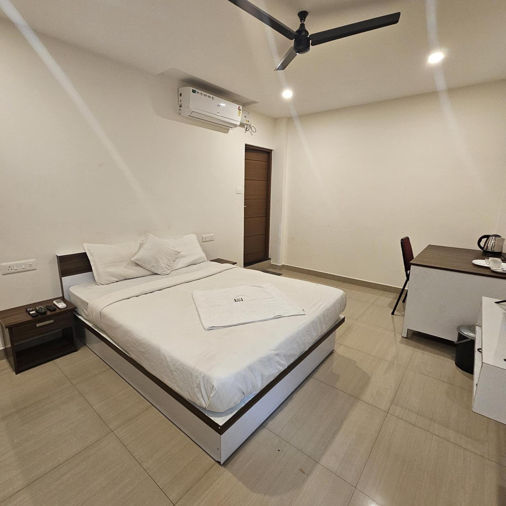 Heres Haut Residency Kochi ภายนอก รูปภาพ
