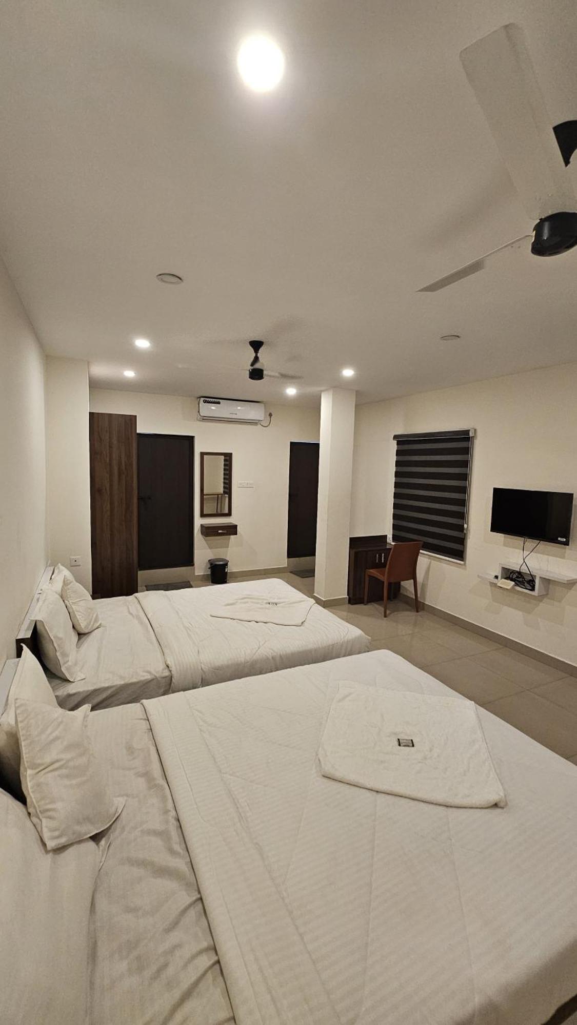 Heres Haut Residency Kochi ภายนอก รูปภาพ