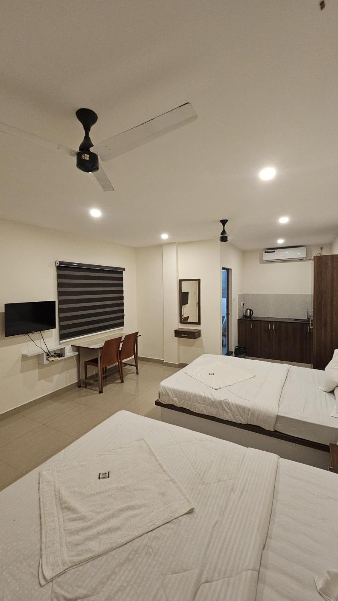 Heres Haut Residency Kochi ภายนอก รูปภาพ