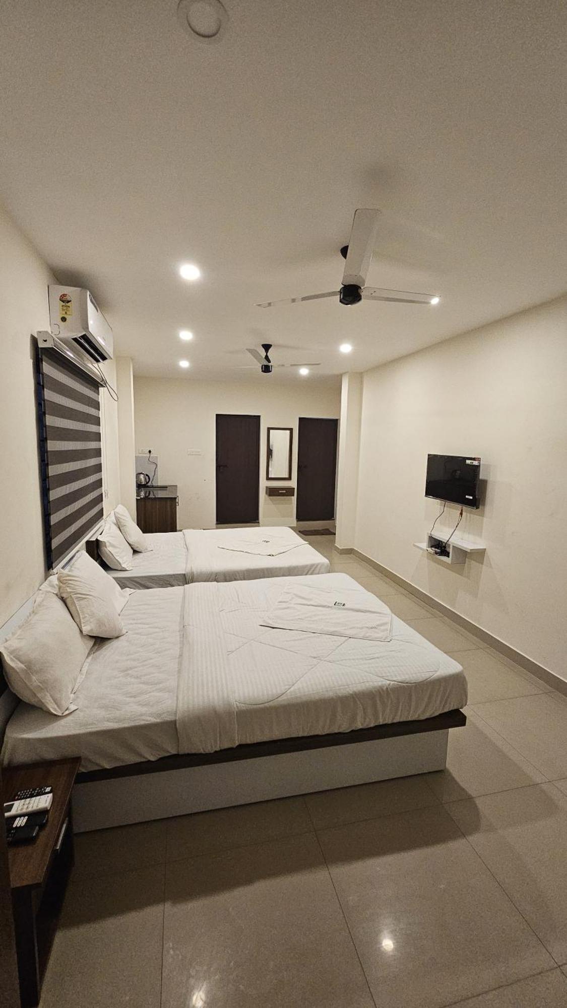 Heres Haut Residency Kochi ภายนอก รูปภาพ